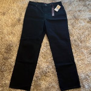 NWT Gloria Vanderbilt 5 pocket dark denim wash straight leg jean.